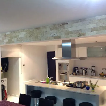 Deluxe Penthouse 3 Bedroom Apartment *