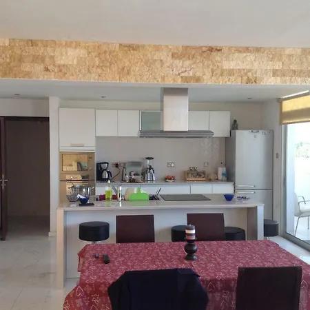 Deluxe Penthouse 3 Bedroom Apartment *