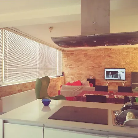 Deluxe Penthouse 3 Bedroom Apartment *